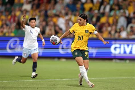 Sam Kerr suffers 'devastating' ACL injury .